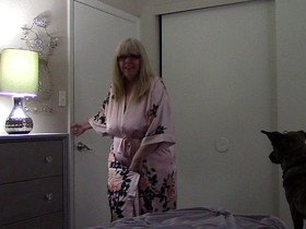 Virtual Sex- Stepmom catches Stepson masturbating (Isabel Evanz)